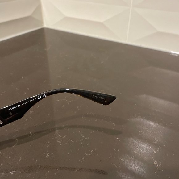 🚨SOLD🚨VERSACE monogram sunglasses - Picture 7 of 16
